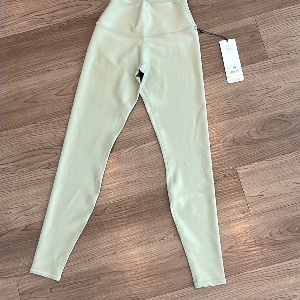 ALO Yoga High Waist Airlift Legging, Limestone Color, size XS, New with Tag